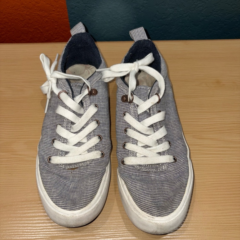 Roxy Navy and Pink Low-Top Canvas Sneakers